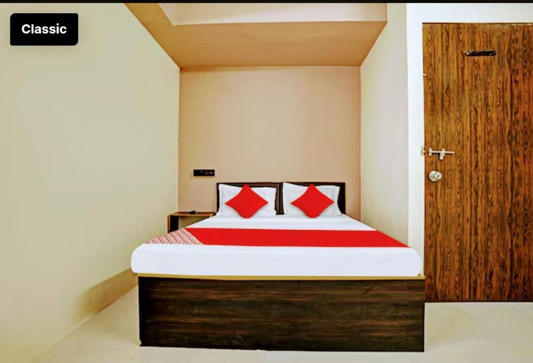 Hotel Welcome, Vip Road Vesu Surat Exterior photo