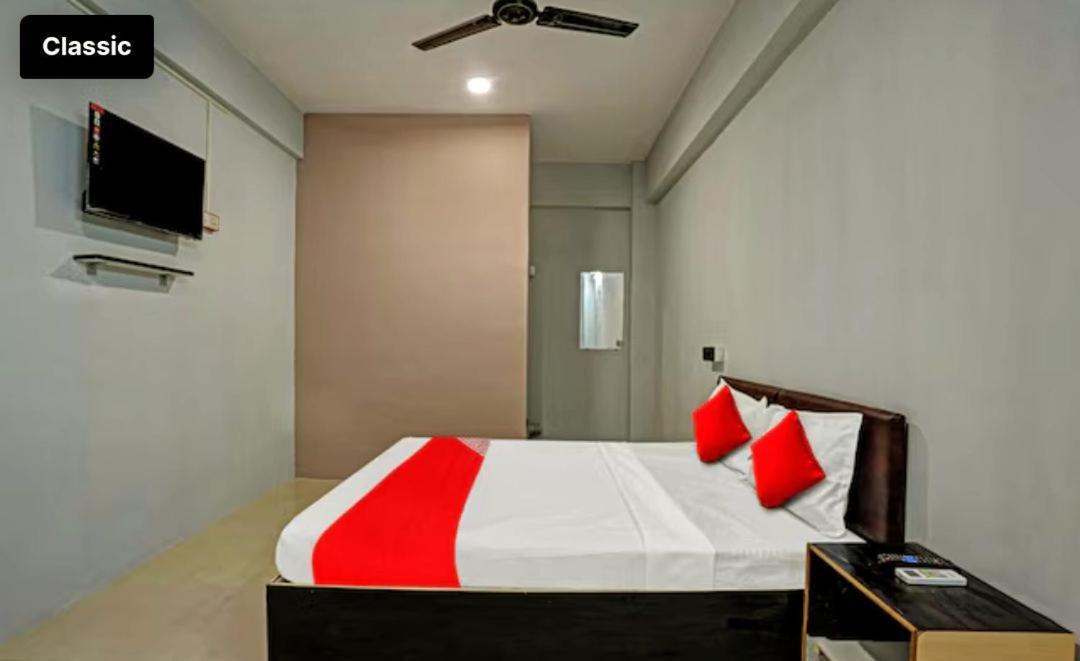 Hotel Welcome, Vip Road Vesu Surat Exterior photo