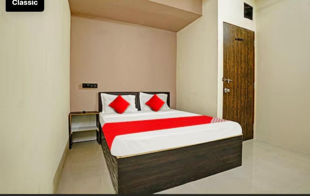 Hotel Welcome, Vip Road Vesu Surat Exterior photo